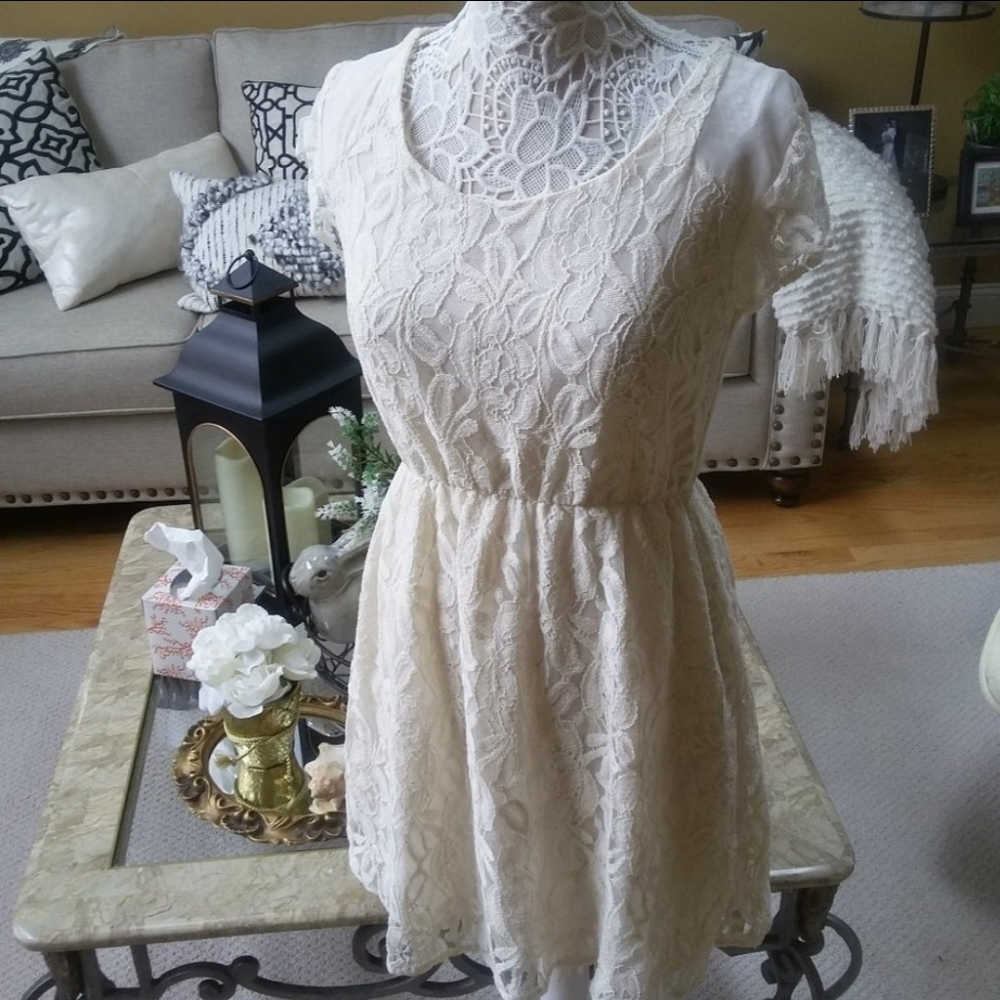 Lace dress cream